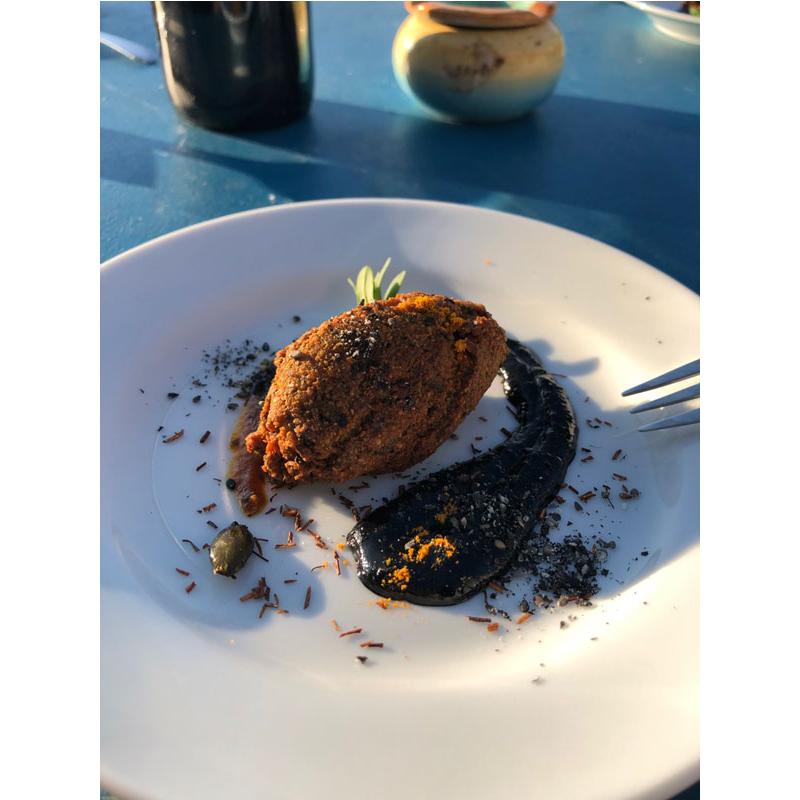 Kulinarisches Set mit Falafel, Tabouleh, Latkes